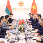 Bộ trưởng Ngoại giao Lê Hoài Trung hội đàm với Bộ trưởng Ngoại giao Belarus Maxim Ryzhenkov. (Ảnh: An Đăng/TTXVN)