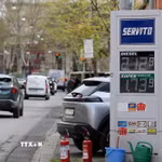 Một trạm xăng ở Rome, Italy. (Ảnh: THX/TTXVN)