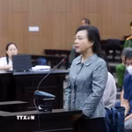 Bị cáo Nguyễn Thị Kim Tiến, cựu Bộ trưởng Bộ Y tế khai báo trước tòa. (Ảnh: Phạm Kiên/TTXVN)