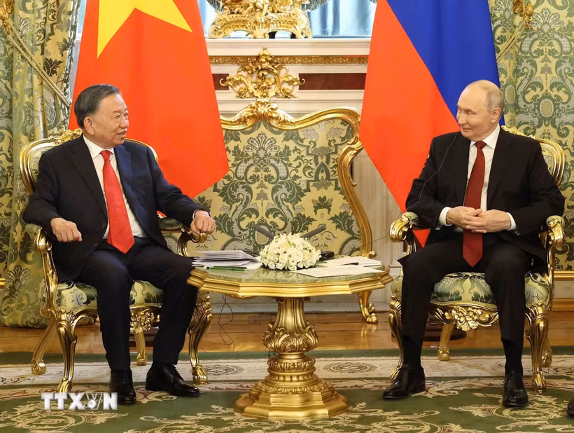 Tổng Bí thư, Chủ tịch nước Tô Lâm gặp hẹp Tổng thống Liên bang Nga Vladimir Putin. (Ảnh: Thống Nhất/TTXVN)