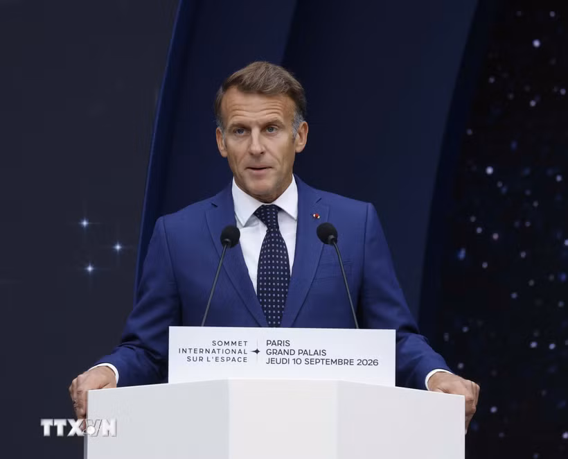 Tổng thống Cộng hòa Pháp Emmanuel Macron phát biểu khai mạc Hội nghị Thượng đỉnh Không gian vũ trụ. (Ảnh: Thống Nhất/TTXVN)