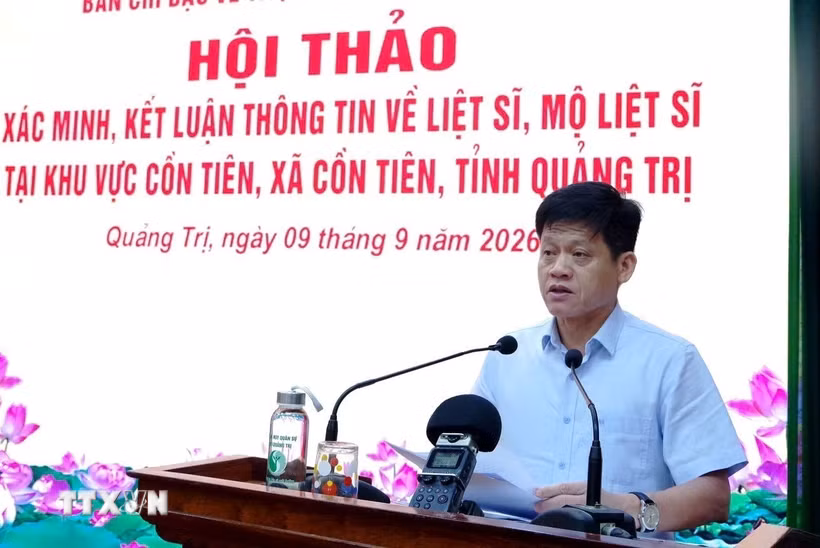 Ông Lê Văn Bảo, Phó Chủ tịch Ủy ban Nhân dân tỉnh Quảng Trị, phát biểu khai mạc hội thảo. (Ảnh: TTXVN phát)