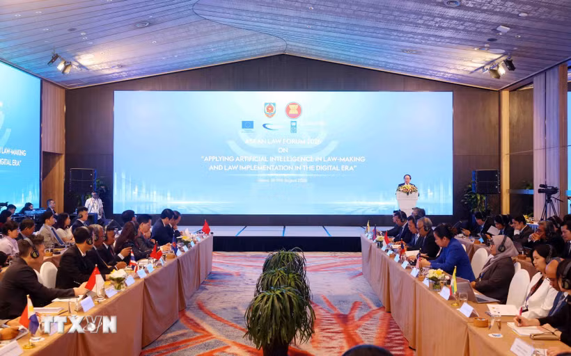 Diễn đàn Pháp luật ASEAN 2026 với chủ đề “Ứng dụng trí tuệ nhân tạo (AI) trong công tác xây dựng và thi hành pháp luật trong kỷ nguyên số”. (Ảnh: Phạm Kiên/TTXVN)