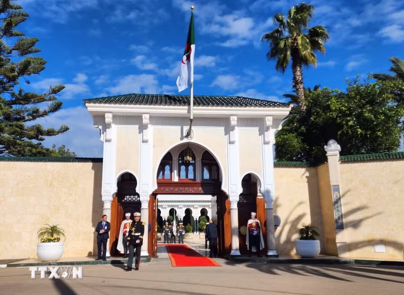 Phủ Tổng thống Algeria ra thông báo quốc tang 3 ngày. (Ảnh: Mạnh Hùng/TTXVN)