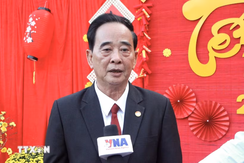 Ông Sim Chy, Chủ tịch Hội Khmer-Việt Nam tại Campuchia chia sẻ cộng đồng bà con người gốc Việt ở Campuchia luôn một lòng hướng về Tổ quốc. (Ảnh: Quang Anh/TTXVN)
