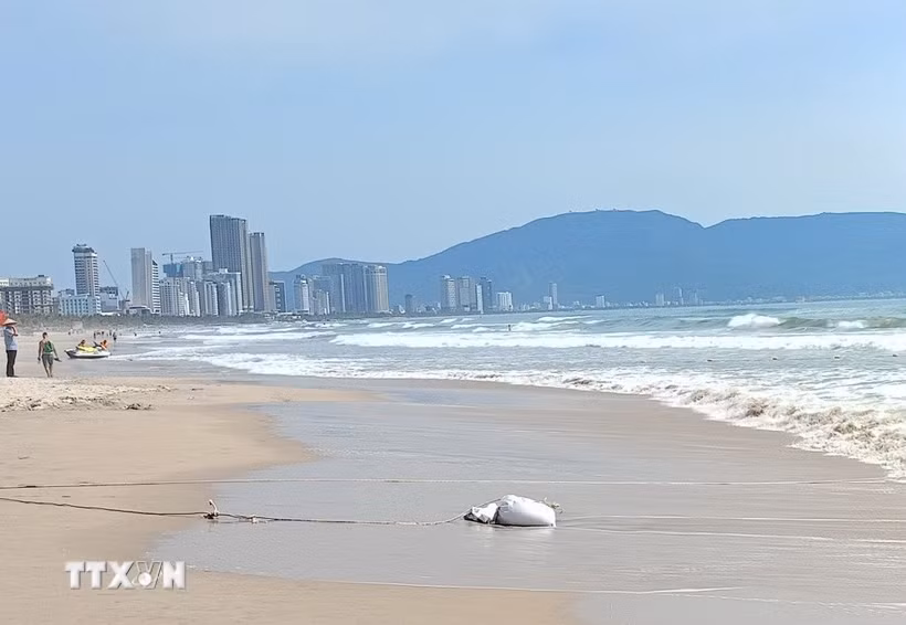 Bãi biển thuộc phường Khuê Mỹ, quận Ngũ Hành Sơn (thành phố Đà Nẵng). (Ảnh minh họa: Văn Dũng/TTXVN)