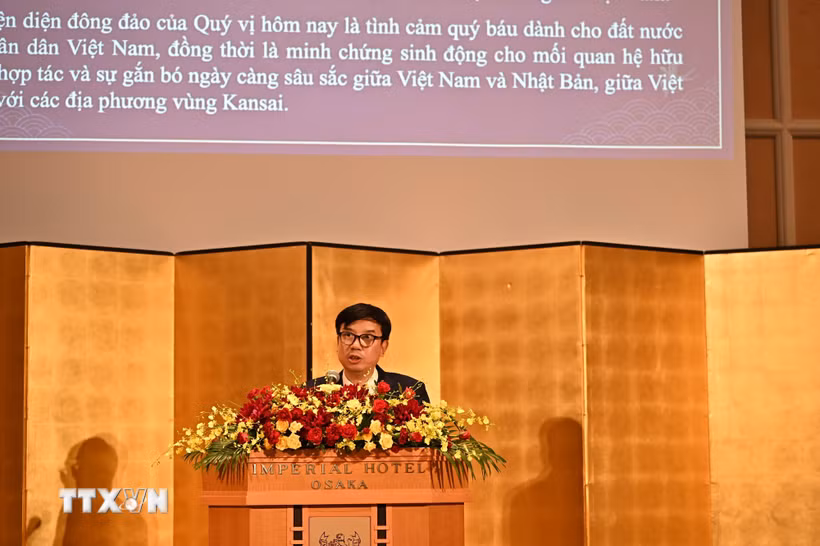 Tổng Lãnh sự Nguyễn Trường Sơn phát biểu tại lễ kỷ niệm.(Ảnh: Nguyễn Tuyến/TTXVN)