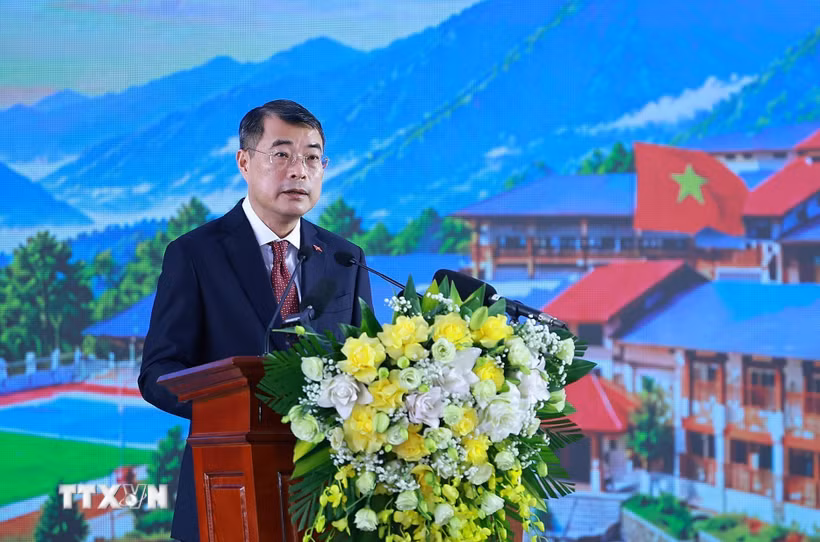 Thủ tướng Lê Minh Hưng phát biểu tại Lễ khai giảng năm học 2026-2027 của Trường Phổ thông nội trú liên cấp Tiểu học và Trung học cơ sở Mường Khương, xã Mường Khương, tỉnh Lào Cai. (Ảnh: Dương Giang/TTXVN)