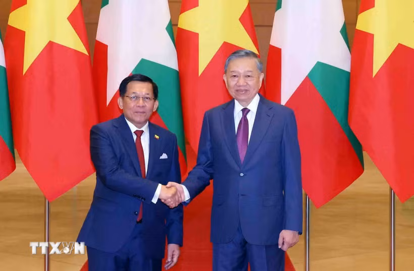 Tổng Bí thư, Chủ tịch nước Tô Lâm và Tổng thống Myanmar Min Aung Hlaing chụp ảnh chung. (Ảnh: Phạm Kiên/TTXVN)