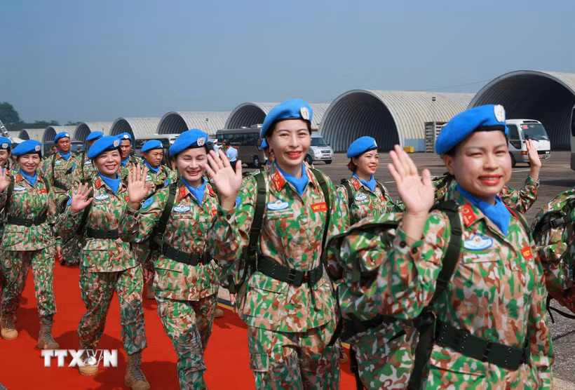 Các sỹ quan, quân nhân Bệnh viện dã chiến cấp 2 số 8 và Đội Công binh số 5 xuất quân lên đường làm nhiệm vụ gìn giữ hòa bình Liên hợp quốc. (Ảnh minh họa: Trọng Đức/TTXVN)