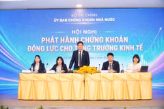 Ông Hoàng Văn Thu mong muốn cộng đồng doanh nghiệp sẽ chủ động hơn trong việc tiếp cận và sử dụng hiệu quả các công cụ huy động vốn trên thị trường chứng khoán. (Ảnh: UBCKNN)