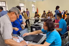 Từ ngày 28/9/2026, tài khoản hưởng an sinh xã hội sẽ áp dụng trên ứng dụng VNeID. (Ảnh: BHXH/Vietnam+)