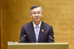 Bộ trưởng Bộ Tài chính Ngô Văn Tuấn trình bày tóm tắt Tờ trình về tình hình thực hiện ngân sách Nhà nước năm 2026, dự toán ngân sách Nhà nước, phương án phân bổ ngân sách Trung ương năm 2027. (Ảnh: TTXVN)