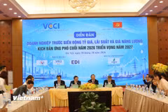 Diễn đàn “Doanh nghiệp trước biến động tỷ giá, lãi suất và giá năng lượng: Kịch bản ứng phó cuối năm 2026, triển vọng năm 2027,” ngày 30/10. (Ảnh: Vietnam+)