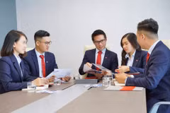 Sự kiện là cột mốc ghi nhận những nỗ lực cải cách trong suốt một thập kỷ qua đồng thời mở ra cánh cửa một "sân chơi" lớn hơn, chuyên nghiệp hơn, đòi hỏi năng lực tài chính và chuẩn mực quản lý cao hơn. (Ảnh: Vietnam+)