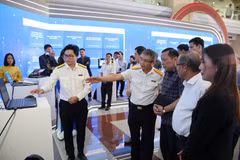 Hội chợ Chuyển đổi số kỷ niệm 80 năm Ngày truyền thống ngành Thuế Việt Nam (10/9/1945 - 10/9/2025), ngày 8/9. (Ảnh: Vietnam+)