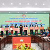 Quang cảnh lễ chuyển giao kinh phí hỗ trợ mua máy tính, thiết bị học trực tuyến cho học sinh có hoàn cảnh khó khăn tại Hà Nội. (Ảnh: TTXVN phát)
