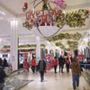 Người tiêu dùng mua sắm dịp Black Friday tại cửa hàng ở Virginia, Mỹ. (Ảnh: Kyodo/TTXVN)