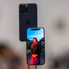 Điện thoại iPhone 15 Pro của Apple. (Ảnh: AFP/TTXVN)
