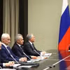 Tổng thống Nga Vladimir Putin và các thành viên Hội đồng An ninh Nga trong cuộc họp ngày 9/8. (Ảnh: Kremlin)
