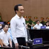 Bị cáo Trịnh Văn Quyết (cựu Chủ tịch Hội đồng quản trị Công ty Cổ phần Tập đoàn FLC - Tập đoàn FLC, Chủ tịch Công ty Cổ phần Hàng không Tre Việt) khai báo trước toà. (Ảnh: Phạm Kiên/TTXVN)