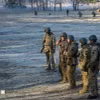 Binh sỹ Ukraine tham gia buổi huấn luyện ở ngoại ô Kiev ngày 21/11/2023. (Ảnh: AFP/TTXVN)
