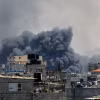 Khói bốc lên sau các cuộc không kích của Israel xuống thành phố Rafah, Dải Gaza ngày 7/5/2024. (Ảnh: THX/TTXVN)