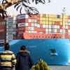 Tàu chở hàng di chuyển qua kênh đào Suez ở tỉnh Ismailia, Ai Cập ngày 13/1/2024. (Ảnh: THX/TTXVN)