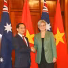 Phó Thủ tướng, Bộ trưởng Ngoại giao Bùi Thanh Sơn và Ngoại trưởng Australia Penny Wong trước Hội nghị. (Ảnh: Thanh Tú/TTXVN)