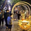 Không gian trưng bày từ tre với tạo hình hấp dẫn ven hồ Hoàn Kiếm tại Lễ hội Thiết kế Sáng tạo Hà Nội năm 2022. (Ảnh: Minh Anh/Vietnam+)