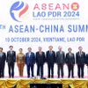 Thủ tướng Phạm Minh Chính cùng Trưởng đoàn các nước ASEAN và Thủ tướng Trung Quốc Lý Cường chụp ảnh chung. (Ảnh: Dương Giang/TXVN)