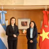 Đại sứ Việt Nam Ngô Minh Nguyệt và Bộ trưởng Ngoại giao Argentina Diana Mondino tại buổi làm việc. (Ảnh: Bộ Ngoại giao Argentina/TTXVN phát)
