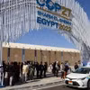 Các đại biểu tới tham dự Hội nghị COP27 ở thành phố Sharm El-Sheikh, Ai Cập. (Ảnh: AFP/TTXVN)
