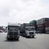 Xe container vào cảng Cát Lái. (Ảnh: Hồng Đạt/TTXVN)
