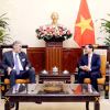 Bộ trưởng Ngoại giao Bùi Thanh Sơn tiếp ông Miguel Mejia, Tổng Bí thư Đảng Phong trào Cánh tả Thống nhất, Bộ trưởng chính sách hội nhập khu vực Cộng hòa Dominicana. (Ảnh: TTXVN phát)