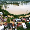Cảnh ngập lụt sau những trận mưa lớn tại Nam Sulawesi, Indonesia. (Ảnh: THX/TTXVN)