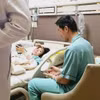 Bệnh nhân được điều trị trong bệnh viện sau sự cố. (Nguồn: Straits Times)
