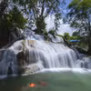 Với cảnh sắc còn hoang sơ, gần gũi thiên nhiên, thác Trăng là một điểm du lịch ấn tượng tại Hòa Bình. (Ảnh: Trọng Đạt/TTXVN)