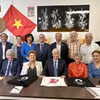 Chủ tịch Ủy ban Trung ương Mặt trận Tổ quốc Việt Nam Đỗ Văn Chiến cùng Lãnh đạo Hội hữu nghị Pháp – Việt. (Ảnh: Thu Hà/TTXVN tại Pháp)