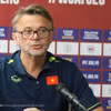 HLV Philippe Troussier phát biểu tại họp báo trước trận gặp Philippines. (Nguồn: VFF)