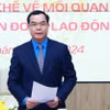 Chủ tịch Tổng LĐLĐ Việt Nam Nguyễn Đình Khang báo cáo kết quả công tác phối hợp giữa Chính phủ với Tổng Liên đoàn Lao động Việt Nam. (Ảnh: Dương Giang/TTXVN)