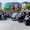Người dân Thành phố Hồ Chí Minh bịt kín tránh nắng nóng. (Ảnh: Hồng Đạt/TTXVN)