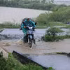 Mưa lớn gây ngập cầu trên đường xã Sủi Ngòi phường Quỳnh Lâm, thành phố Hòa Bình. (Ảnh: Trọng Đạt/TTXVN)