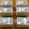Đồng tiền mệnh giá 10.000 yen tại thành phố Yokosuka, quận Kanagawa (Nhật Bản). (Ảnh: AFP/TTXVN)
