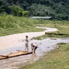 Nguồn nước suối Duộc trước khi đổ vào sông Nậm Tôn đã cải thiện đáng kể so với trước đây. (Ảnh: Văn Tý/TTXVN)
