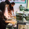 Chỉ số giá nhóm thực phẩm trong tháng cũng tăng cao trước nhu cầu tiêu dùng của người dân trong ngày Lễ ông Công, ông Táo và dịp Tết Nguyên đán. (Ảnh: Vietnam+)