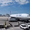 Máy bay của hãng hàng không United Airlines tại sân bay quốc tế Denver, Colorado, Mỹ. (Ảnh: AFP/TTXVN)
