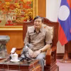 Ông Nguyễn Bá Hùng, Đại sứ Việt Nam tại Lào trả lời phóng viên báo chí nhân dịp kỷ niệm 70 năm Chiến thắng Điện Biên Phủ. (Ảnh: Đỗ Bá Thành/TTXVN)