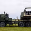 Hệ thống Rocket Đa nòng Cơ động cao (HIMARS) nằm trong gói viện trợ quân sự của Mỹ cho Ukraine. (Nguồn: AFP/TTXVN)