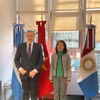 Đại sứ Việt Nam tại Argentina Ngô Minh Nguyệt (bên phải) tại buổi làm việc với Hạ nghị sỹ Juan Fernando Brugge. (Ảnh: TTXVN phát)